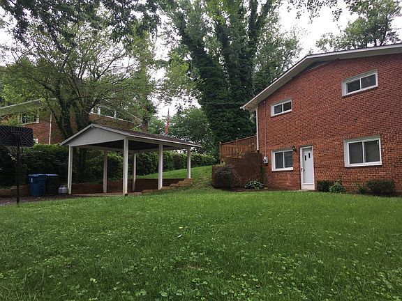 3rd image of 1605 Simmons Dr