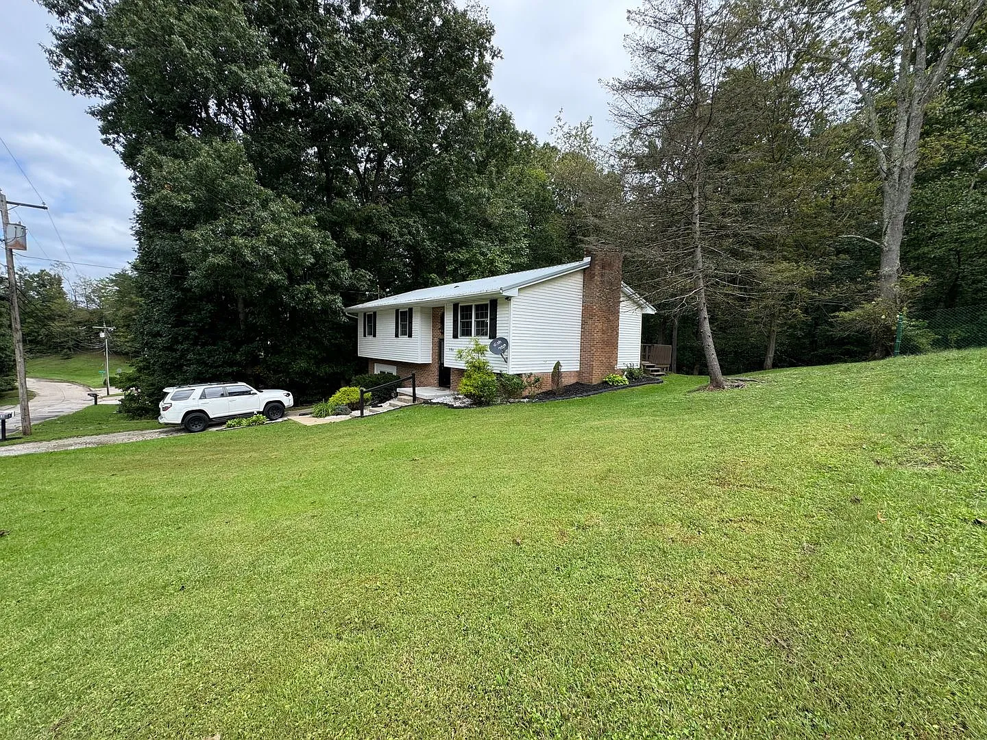 Newly Renovated 3 Bed 3 Bath Beauty Just Outside Of Town! — Photo 3