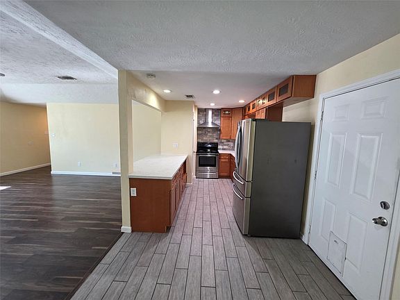 3rd image of 21011 Rivershadows Ln