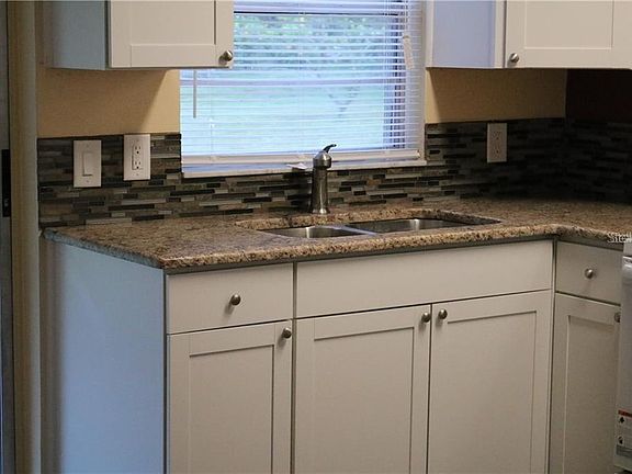4th image of 4024 Willow Dr
