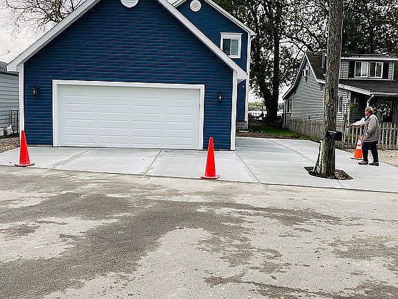 3rd image of 2036 E Park Dr