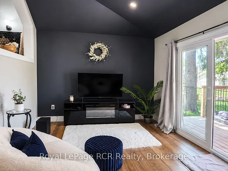 526 Alice St — Photo 9