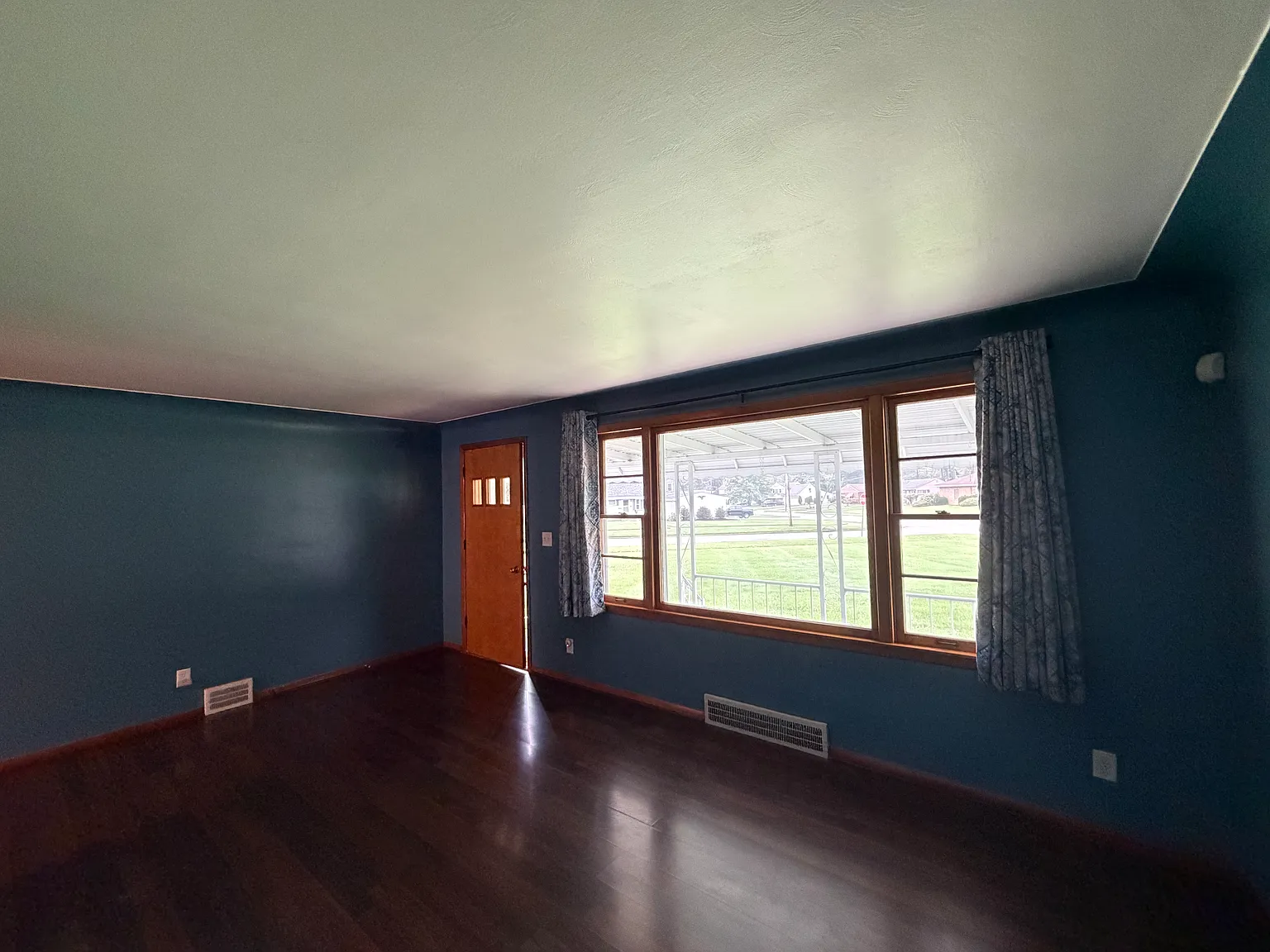 3 bed, 1100 sqft, $1,500 — Photo 4