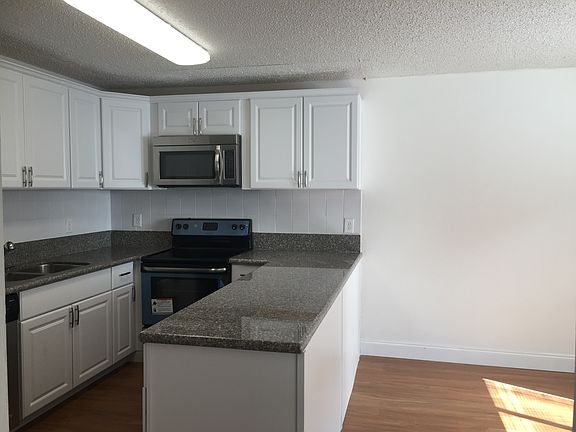 5th image of 145 San Remo Blvd