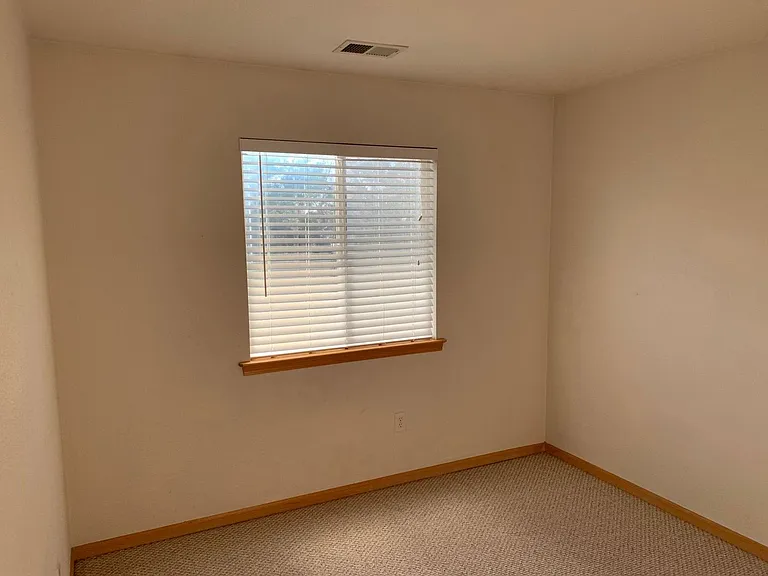 991 Winona Cir — Photo 10