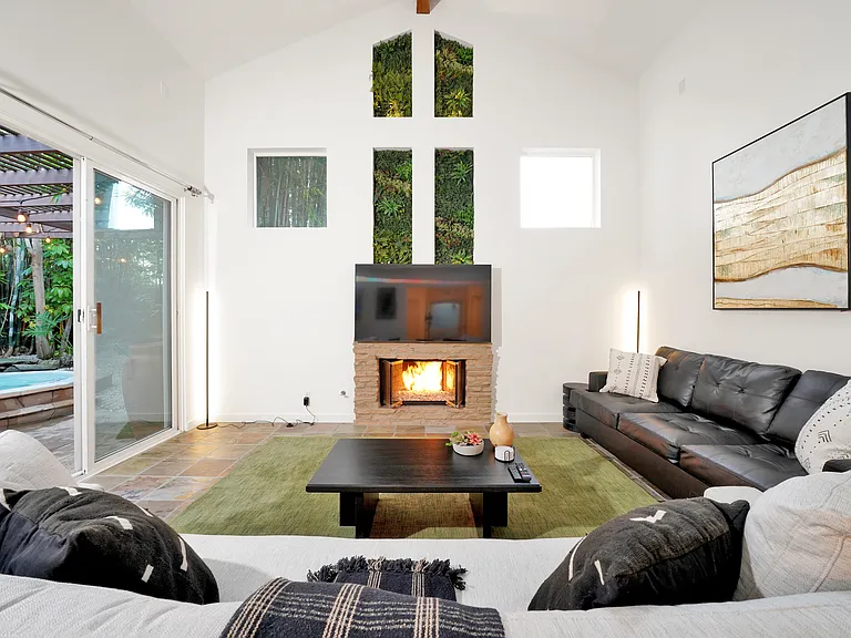 3172 Manistee Dr — Photo 3