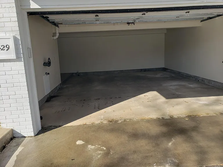 429 Dexter St — Photo 10