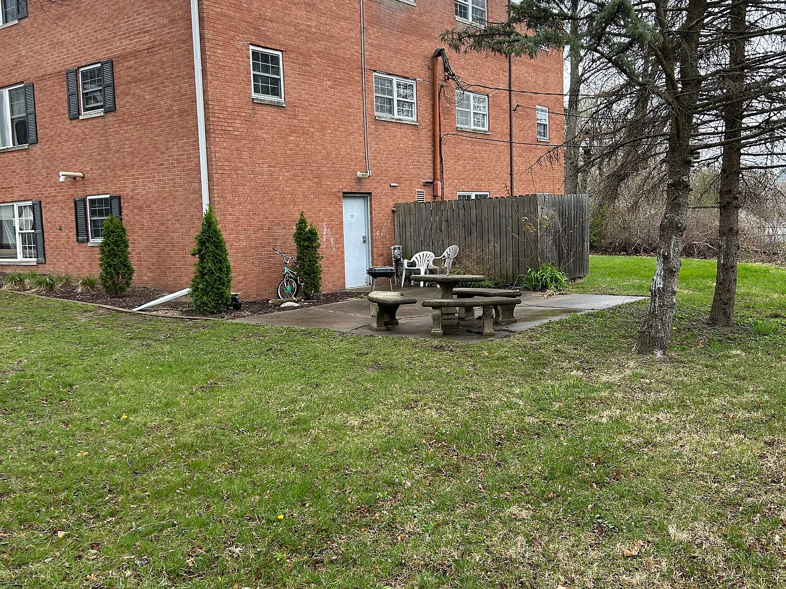 2 bed, 1100 sqft, $995 — Photo 2