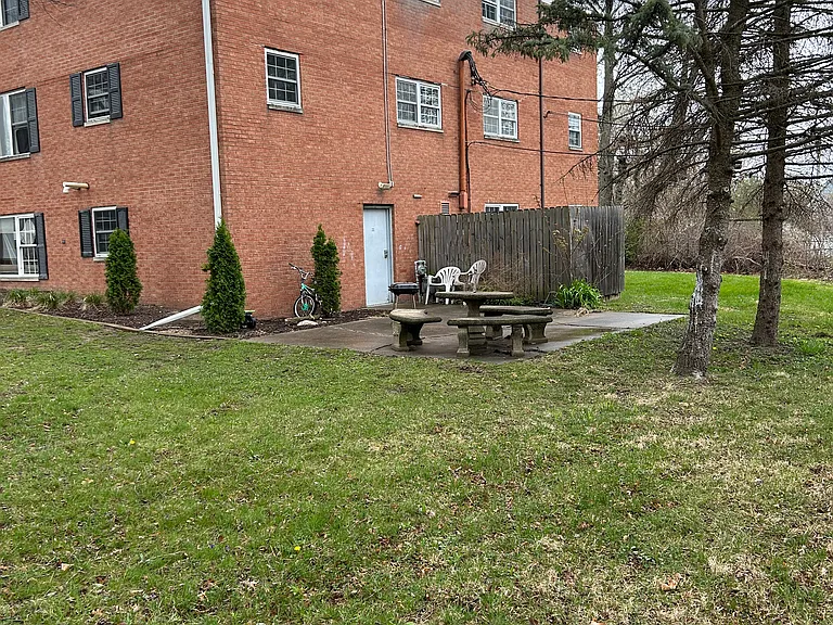 OUTSIDE COMMON AREA FOR GETTING YO KNOW YOUR NEIGHBORS OR COOKING OUTDOORS