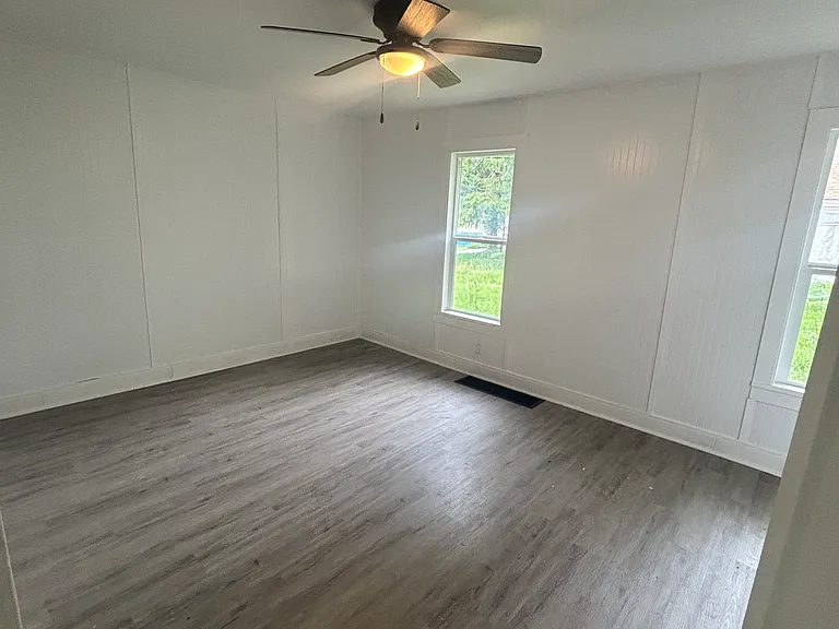 6442 Lakeview Dr — Photo 13
