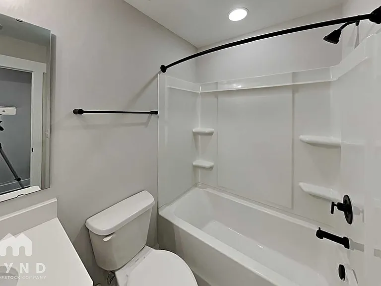 586 W End Dr — Photo 17