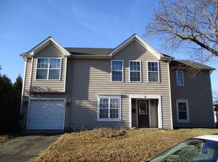 57 Lakeside Dr, Levittown, PA 19054