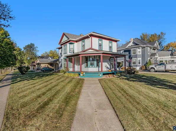 403 N Cedar St, Luverne, MN 56156