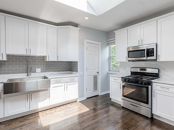 3rd image of 2613 N Fairfield Ave #2