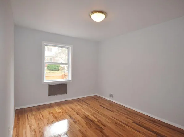 140 Silver Lake Rd Floor 2, Staten Island, NY 10301