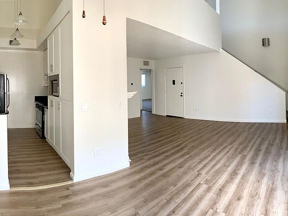 5th image of 14311 Dickens St #8