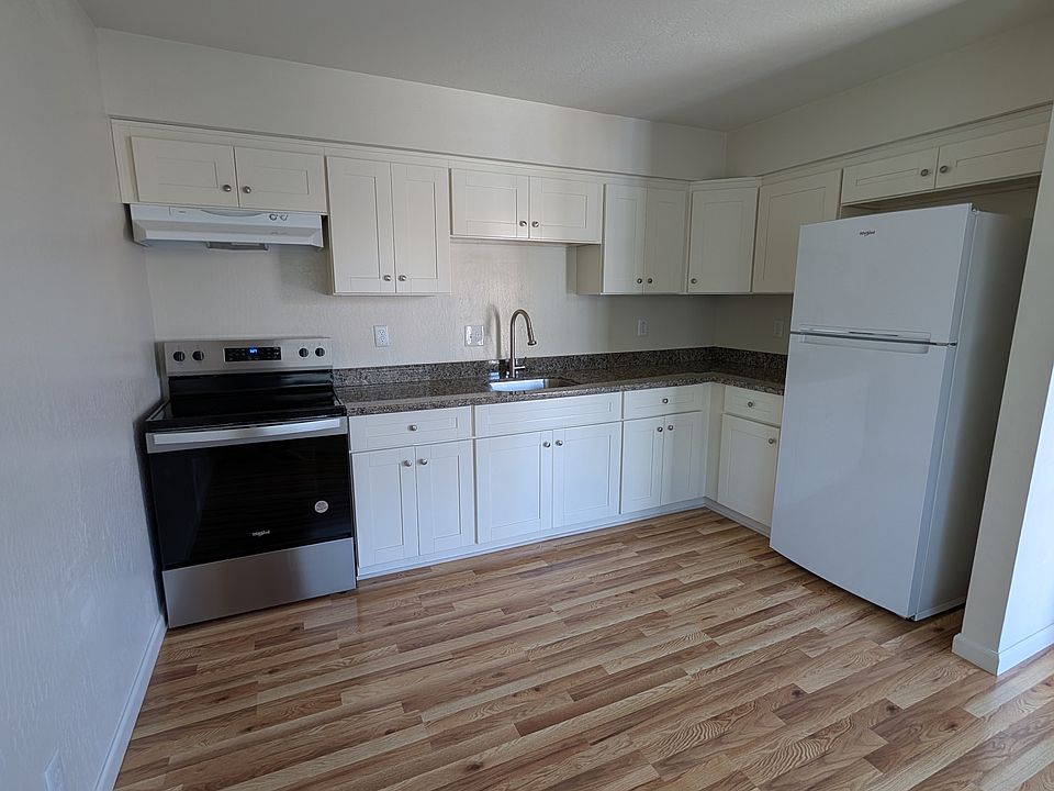 Updated kitchen with new stove