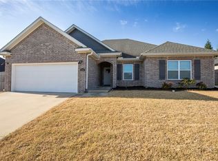 1421 Colonel McNeil Dr, Prairie Grove, AR 72753