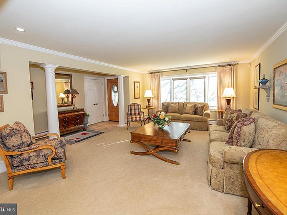 3rd image of 1004 Spring Valley Rd