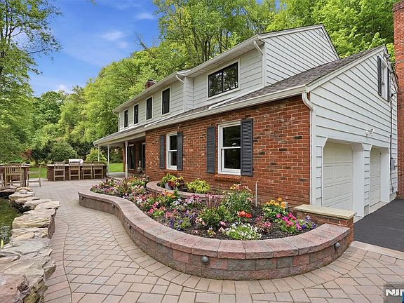 4th image of 219 W Saddle River Rd