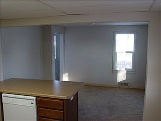 4th image of 104 E Greeley St
