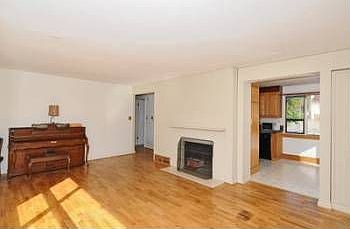 4th image of 10347 Ravenna Ave NE