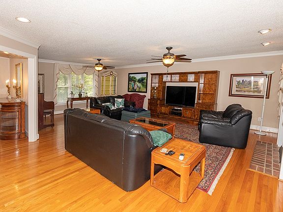 2nd image of 55 Scotchtown Dr