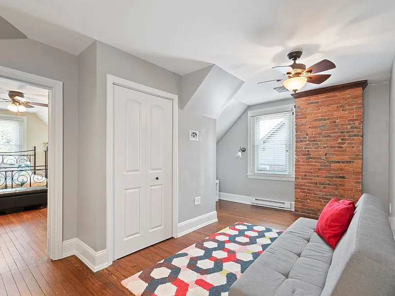 104 Rochelle Ave — Photo 3