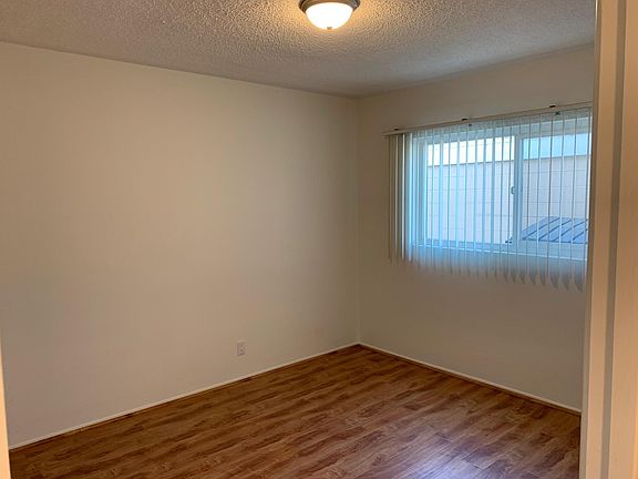 5th image of 221 S Jackson St APT 5