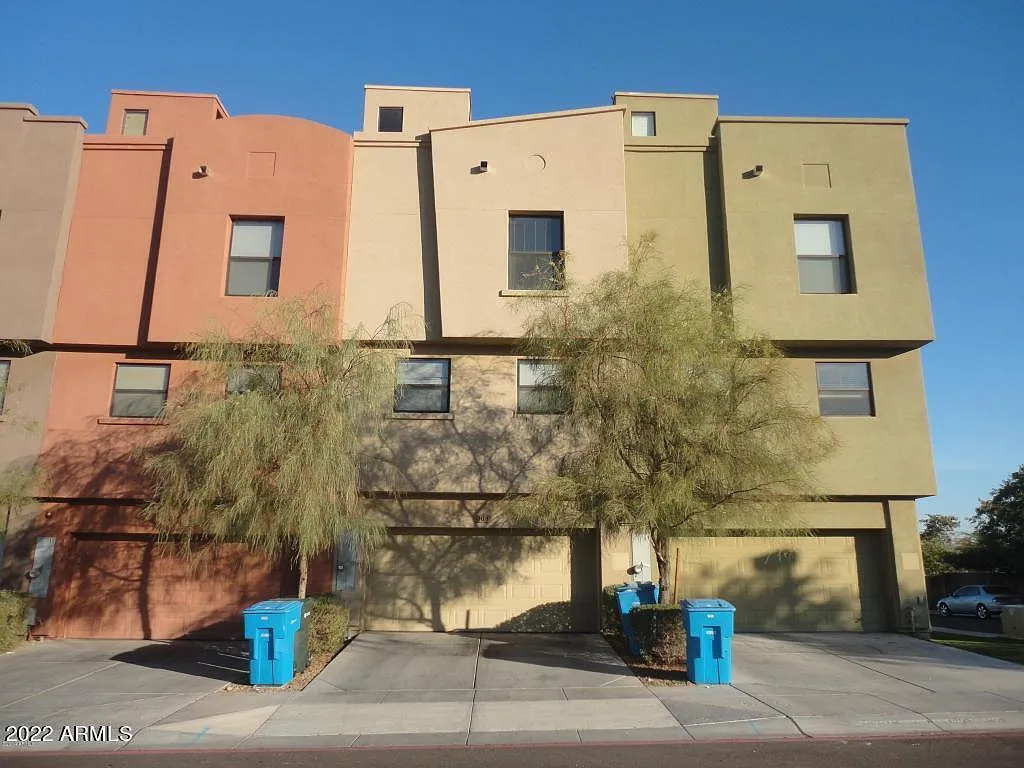 3 bed, 2.5 bath, 1765 sqft, $2,140 — Photo 3