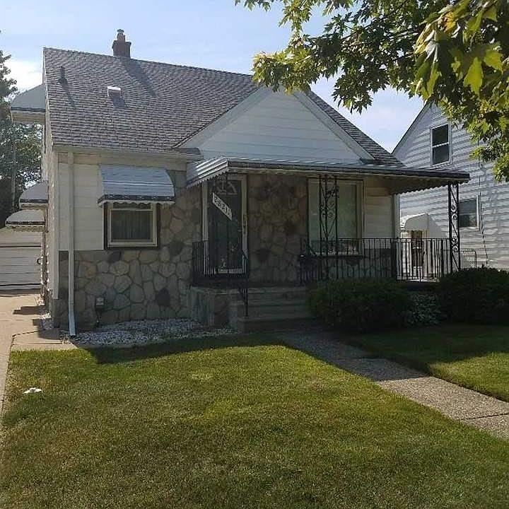 1st image of 28211 Essex St