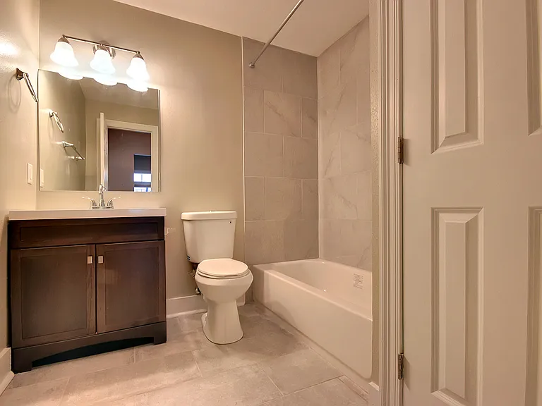 900 Josephine St — Photo 12
