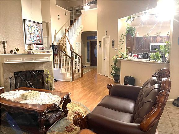 5th image of 904 Cabriole Dr
