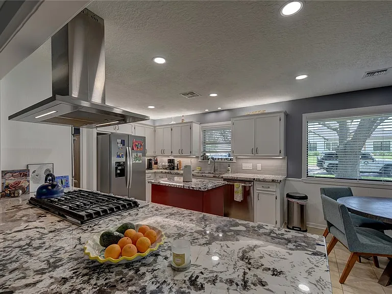 1600 Pecan St — Photo 12