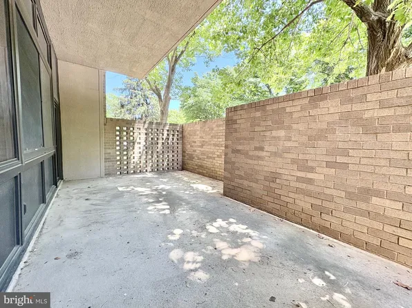 3713 George Mason Dr #T5w, Falls Church, VA 22041