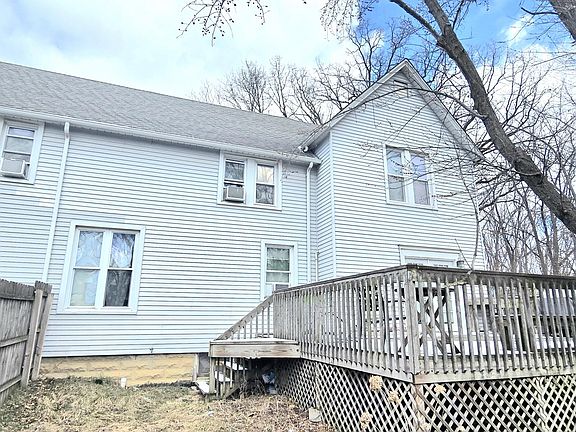 3rd image of 244 Burnham St