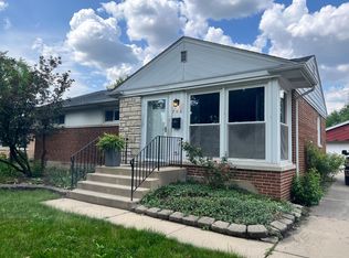 706 W Cathy Ln, Mount Prospect, IL 60056