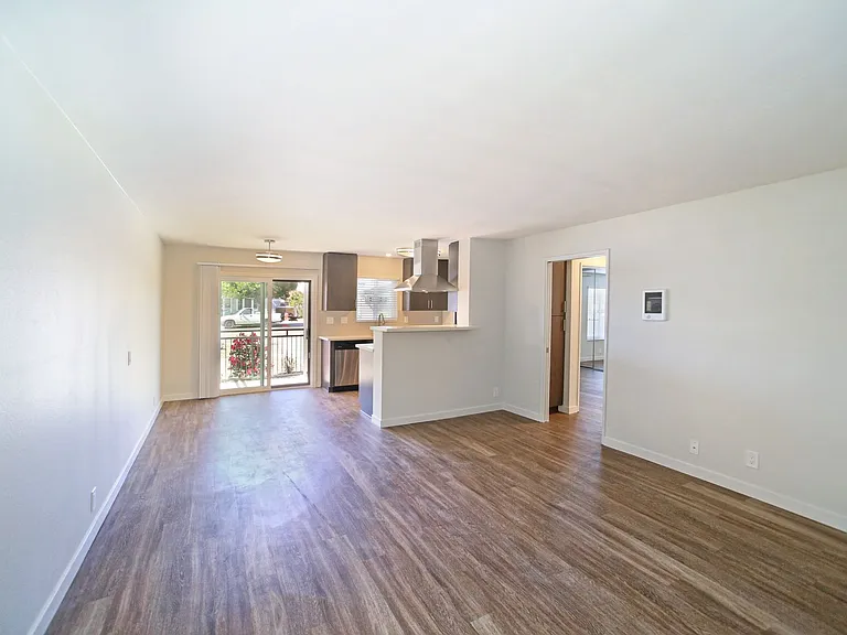 unit on 32nd — Photo 4