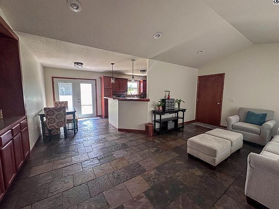 4th image of 605 W 10th St