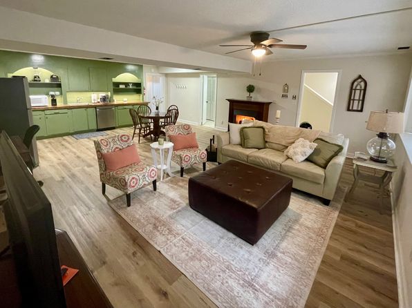 100 Lamplighter Cir #B