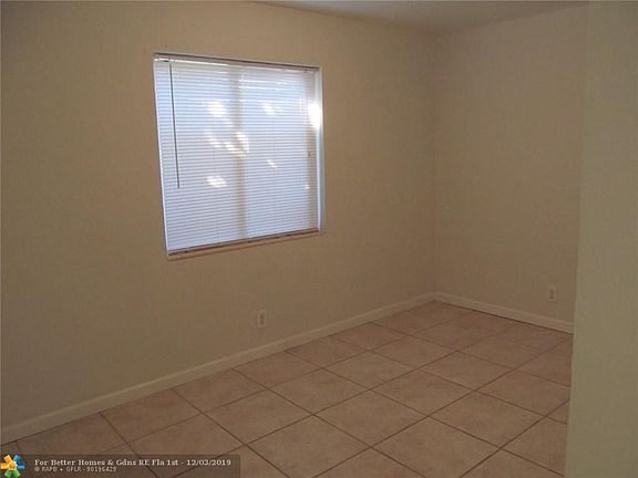 3rd image of 401 SE 18th St APT 2