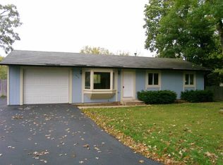 8710 Lakeview Ave, Crystal Lake, IL 60014