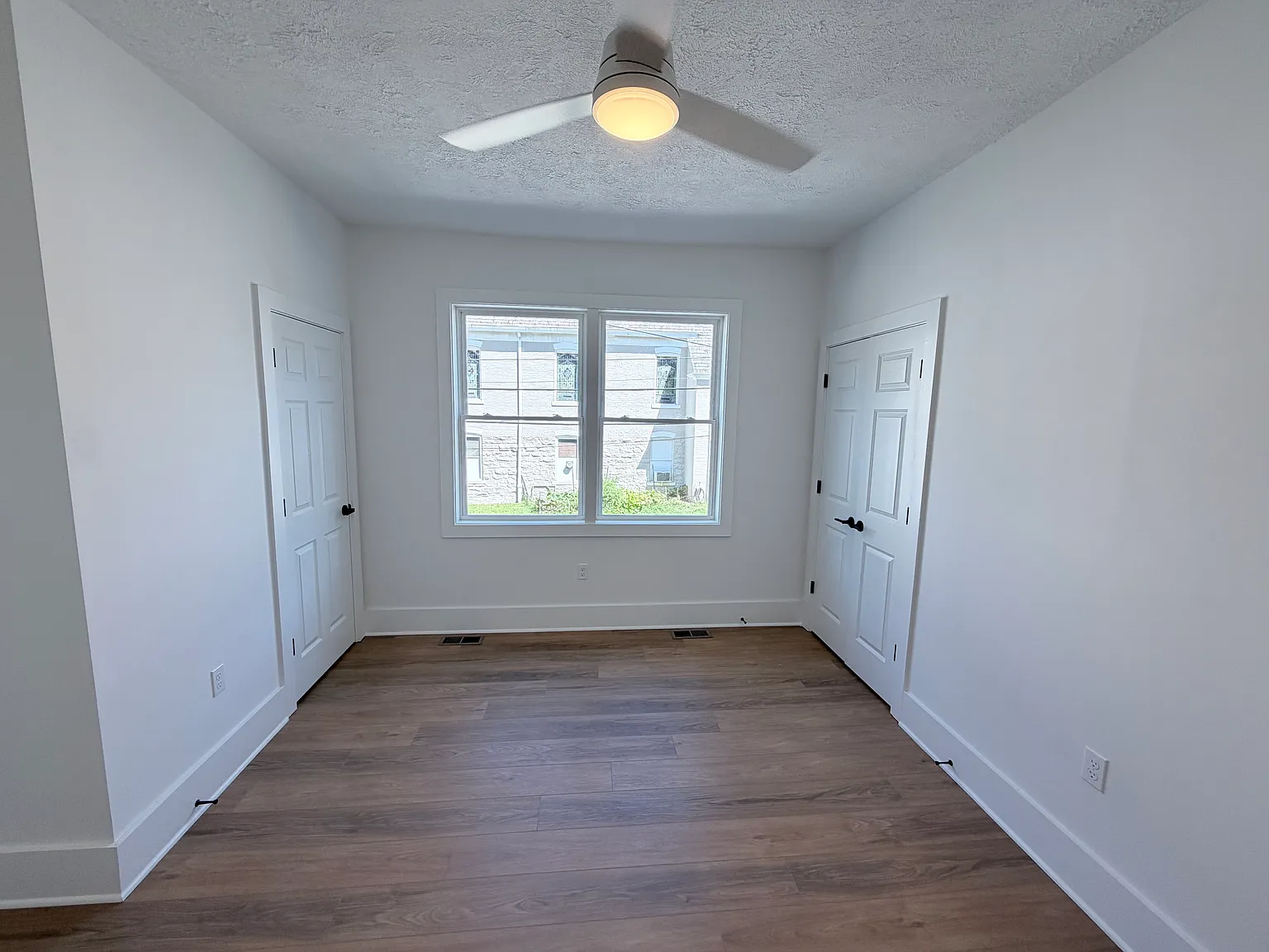 2 bed, 1000 sqft, $1,800 — Photo 3