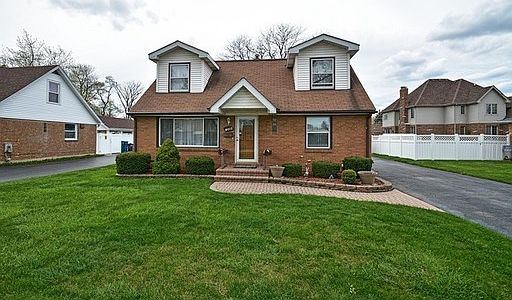 1st image of 213 N Griffith Park Dr