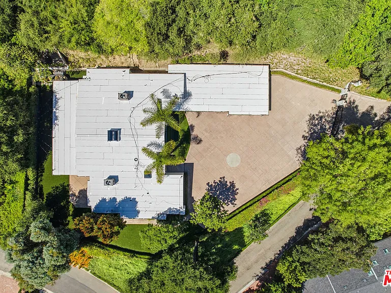 999 Casiano Rd — Photo 42