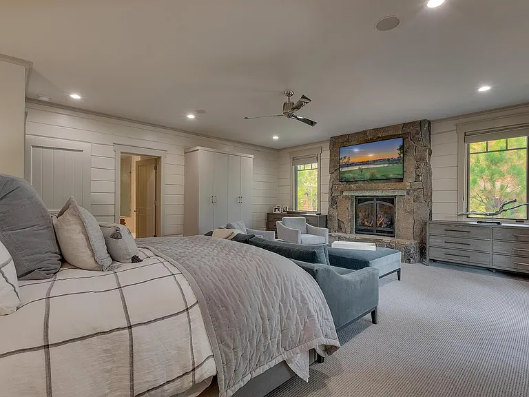 7675 Lahontan Dr — Photo 24