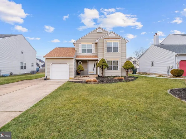 66 Charles Dr, New Castle, DE 19720