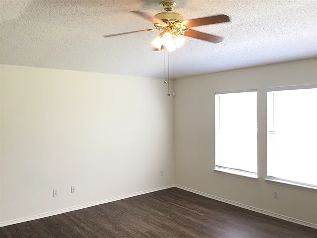 1004 Ashland Ct — Photo 7