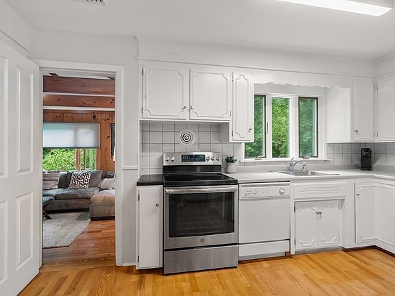 4th image of 83 Bound Brook Rd
