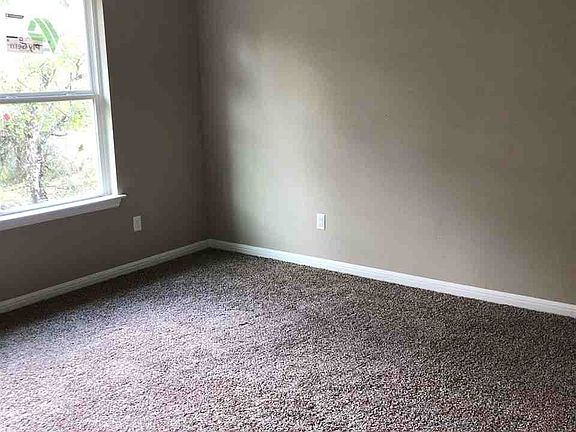 5th image of 814 Magnolia Ln